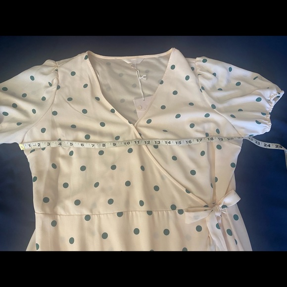 LC WRAP DRESS - Picture 3 of 3